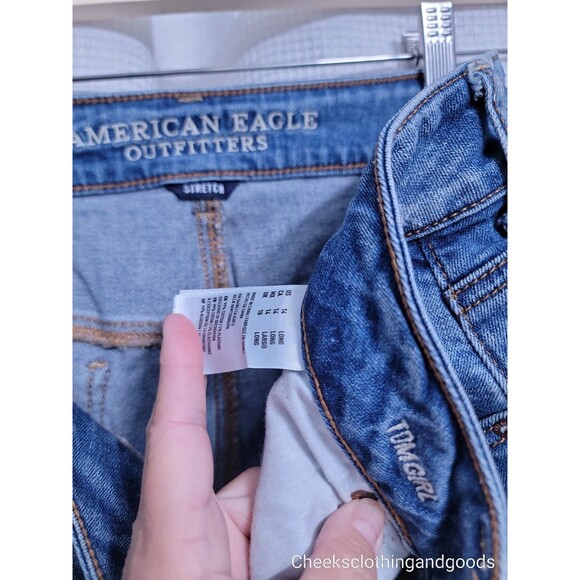 American Eagle Distressed Buttonfly Tomgirl Jeans Women's size 14 L - Picture 8 of 9
